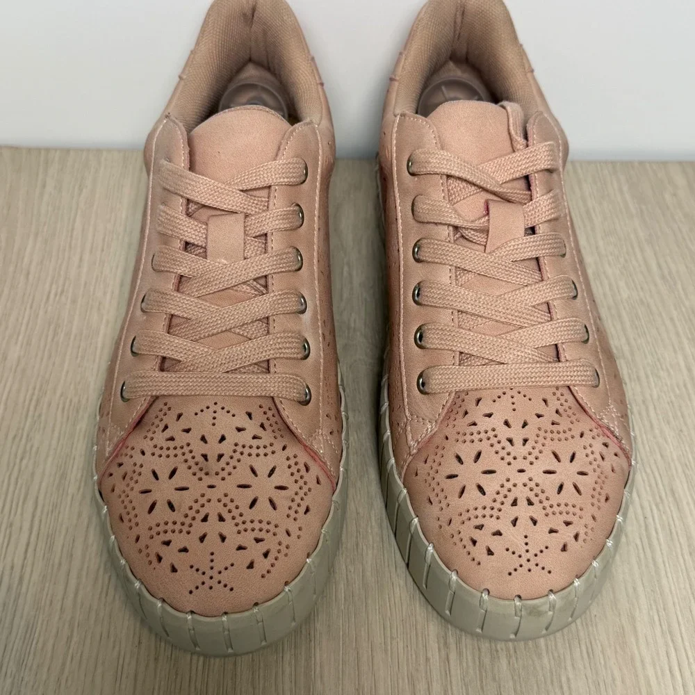 Easy Street Comfort Wave Pink Laser Cut Floral Platform Sneakers Womens 8.5